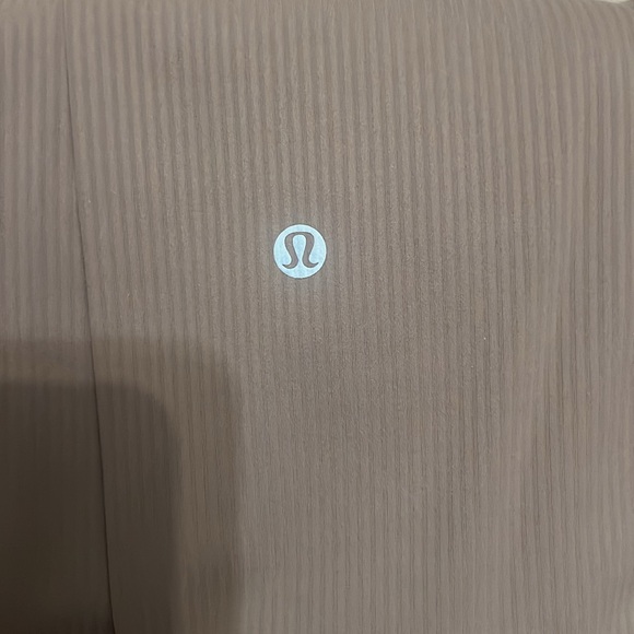 Lululemon - Picture 3 of 3